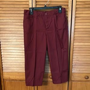 St. John’s Bay capris; size 8; color maroon